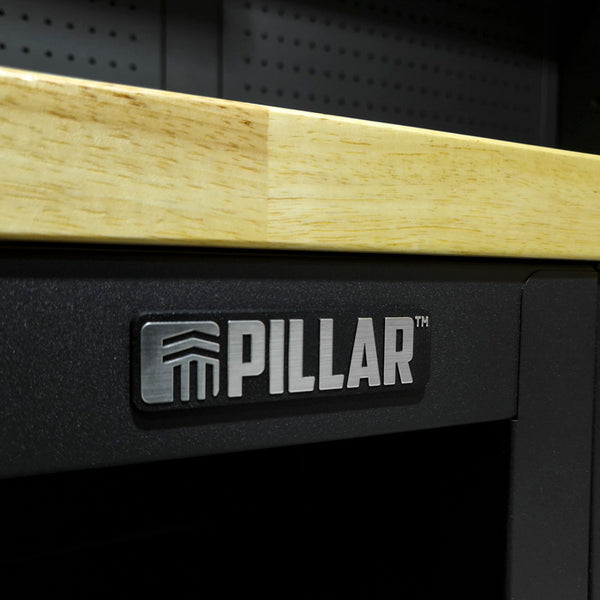 Pillar hardhouten werkblad, detail Pillar-logo