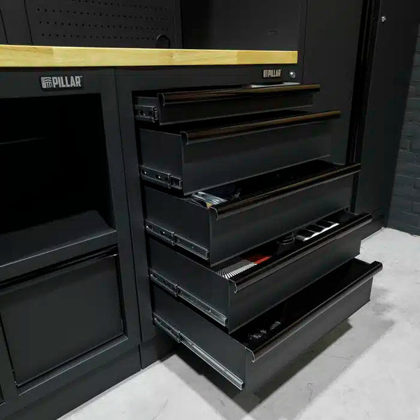 Pillar hoge kast hardhouten werkblad, sfeerbeeld pegboard